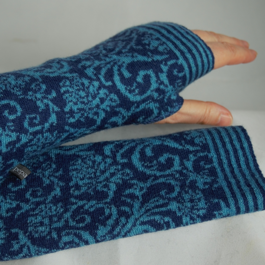 armstulpen-merino-schurwolle-türkis-blau-mit-daumenloch